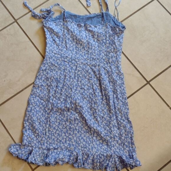 Bardot Paris Mini Flip Dress Blue Ditsy light blue white flowers ruffle hem XS - Picture 10 of 16